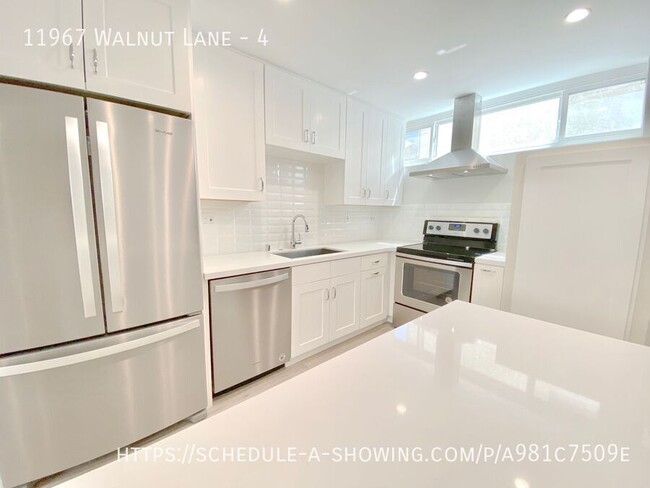 Building Photo - Newly remodeled modern 3 Bed + 2.5 Bath tw...