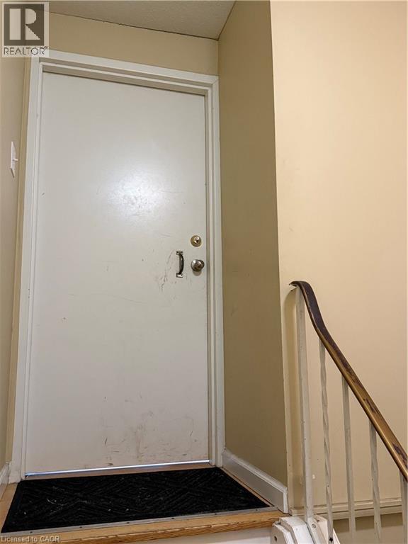 Building Photo - 60 Helene Crescent