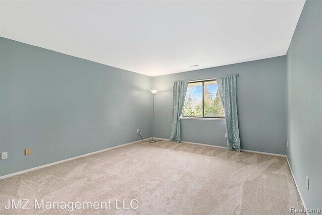 Foto del edificio - 2 br, 2 bath House - 30414 Orchard Lake Rd...