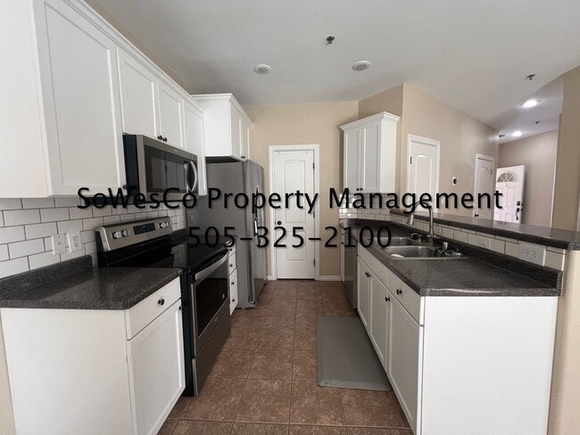 Building Photo - Beautiful 3 Bedroom Townhome in Central Farmington