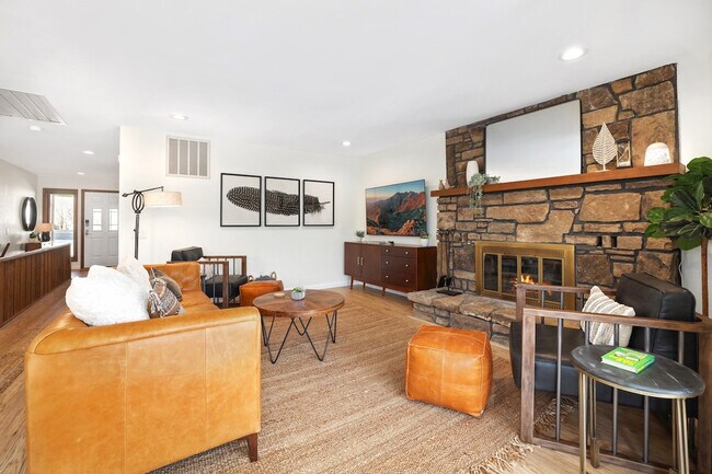 Building Photo - 15 Baywater Ln