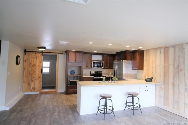Building Photo - 262 Spielman Hwy