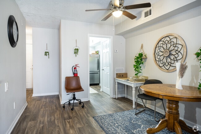 Leasing Office Interior - 100 Regency at Clemson