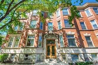 Building Photo - 852 W Waveland Ave