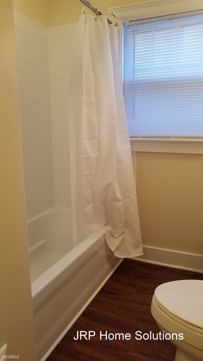 Building Photo - 2 br, 1 bath Apartment - 402 S West Ave