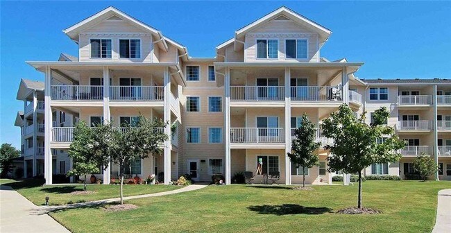 Foto del edificio - 2820 Wind River Ln