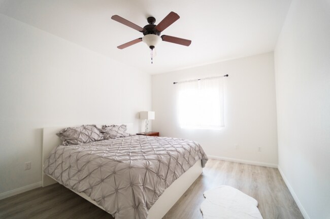 Foto del edificio - 7701 W Robindale Rd