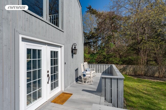 Building Photo - 76 Peconic Ave