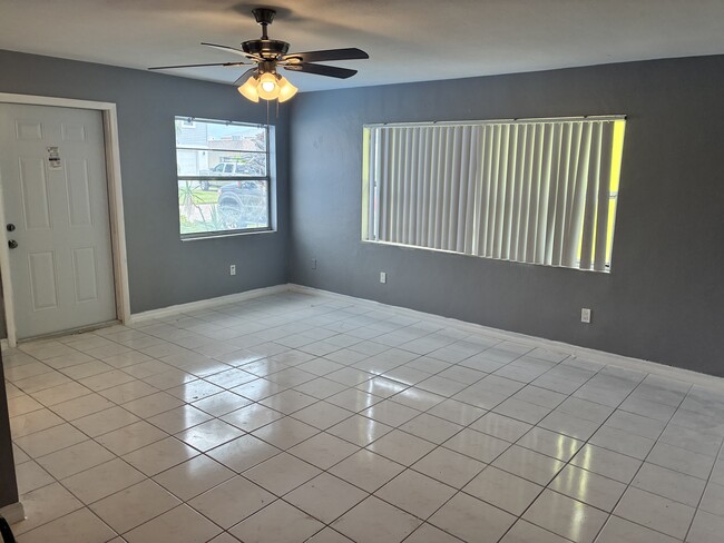 Building Photo - 186 175th Terrace Dr E