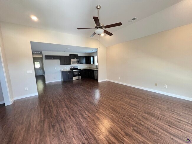 Foto del edificio - 126 Jaybee Dr