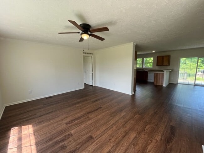 Building Photo - Renovated 4 Bedroom 2 Bath Home for Rent!