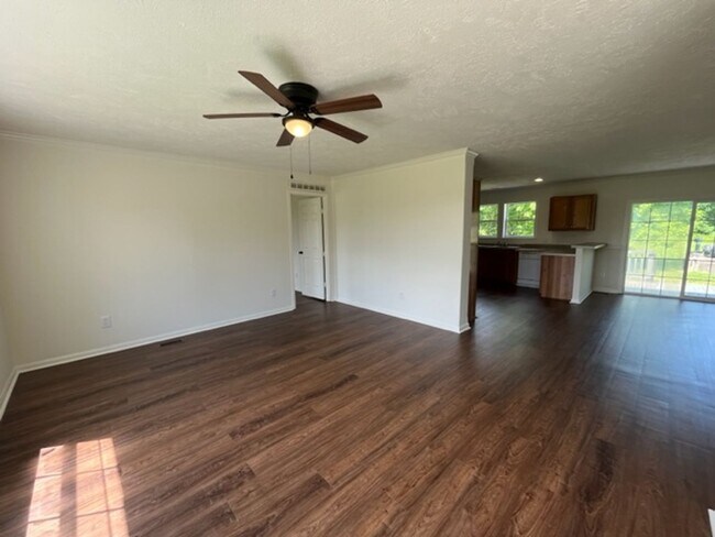 Foto del edificio - Renovated 4 Bedroom 2 Bath Home for Rent!