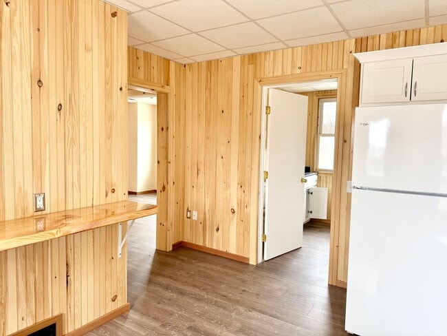 Building Photo - Well maintained inside and out