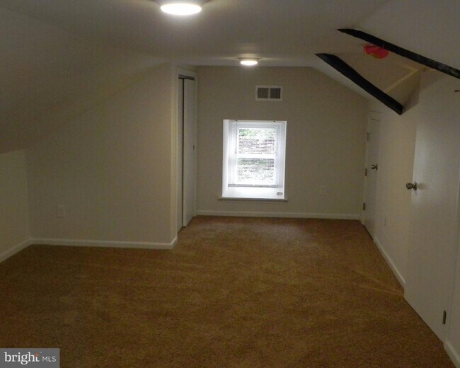 Foto del edificio - 512 Hollow Rd