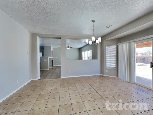 Foto del edificio - 5208 Clovis Ct NE