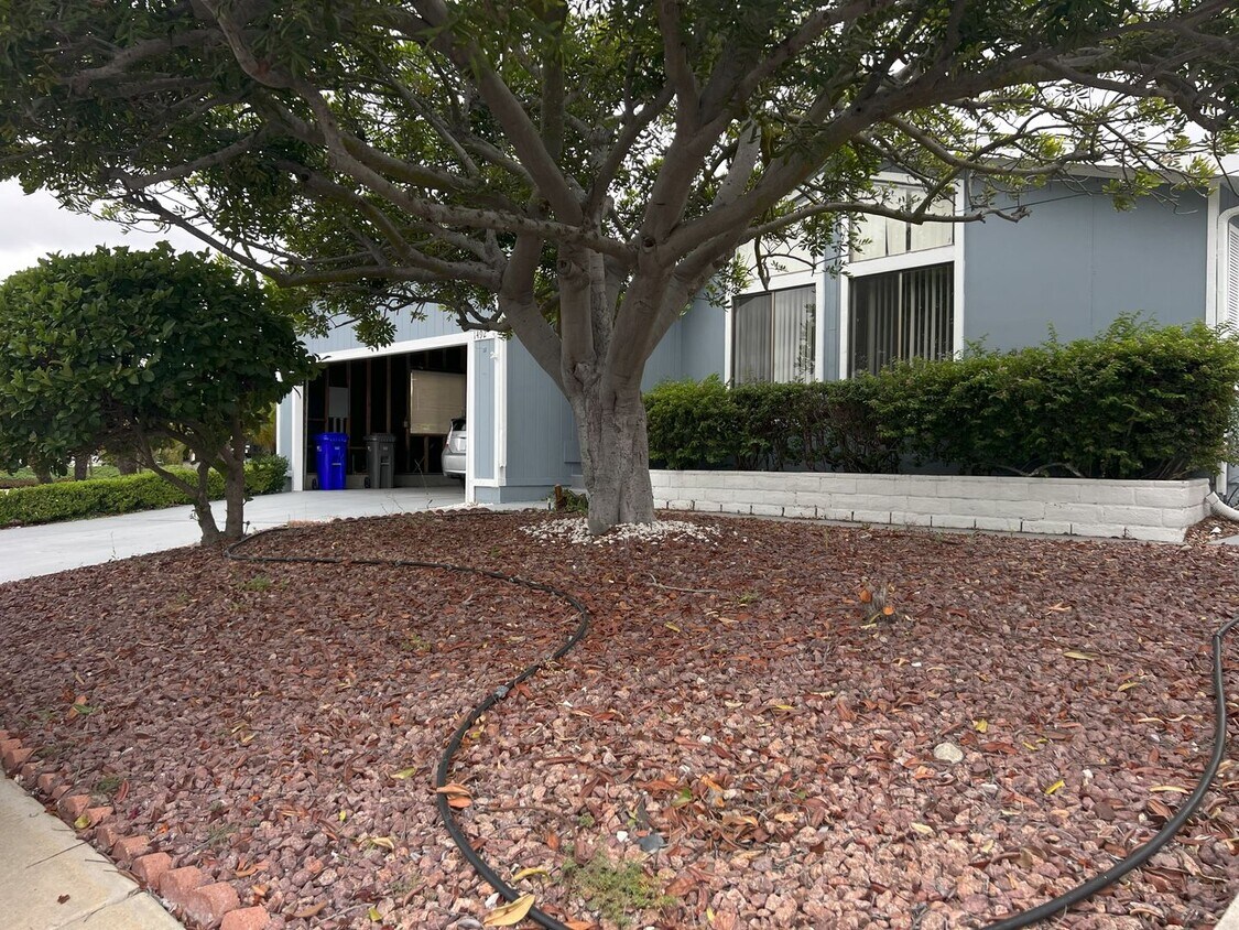 Foto principal - Corner lot 55+ Community Home
