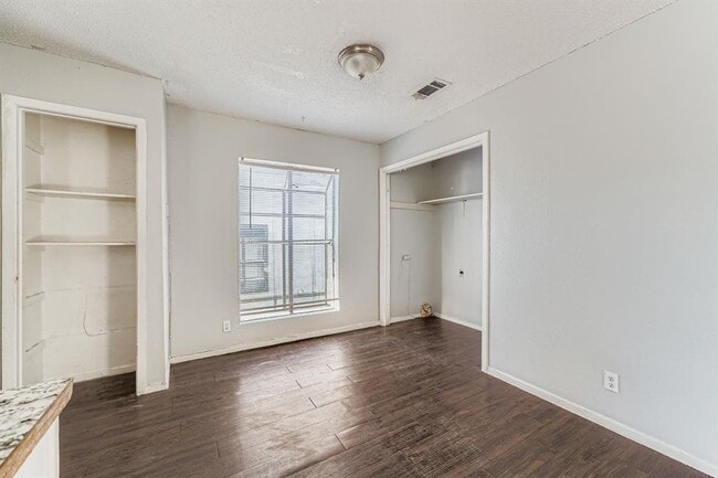 Foto del edificio - 10100 Brownie Dr