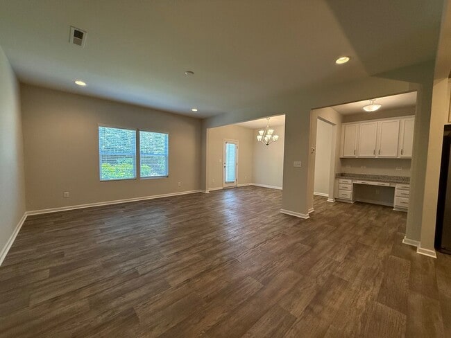 Building Photo - Updated 3 Bedroom Townhome with Harrisburg Schools
