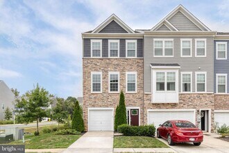 Building Photo - 2261 Kelston Pl