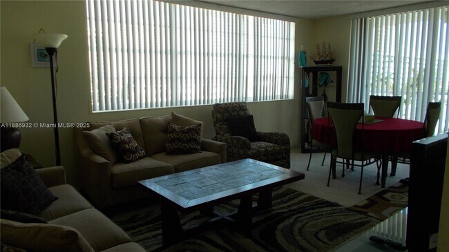 Foto del edificio - 3161 S Ocean Dr