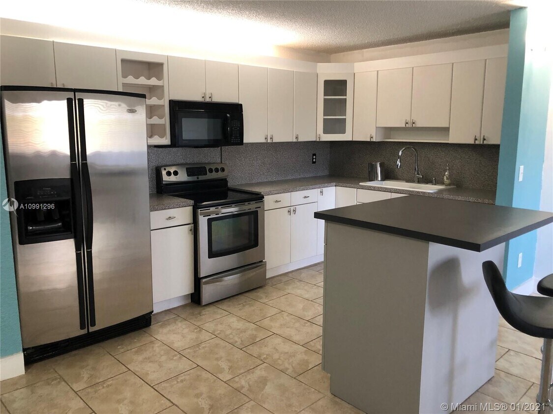 Primary Photo - 14850 Naranja Lakes Blvd