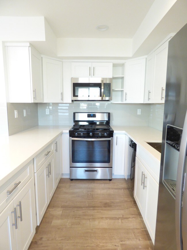 Building Photo - 10930 Hartsook St