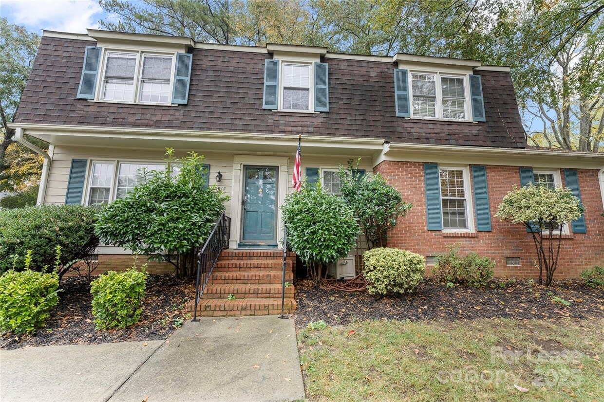 Primary Photo - 10917 Blue Heron Dr