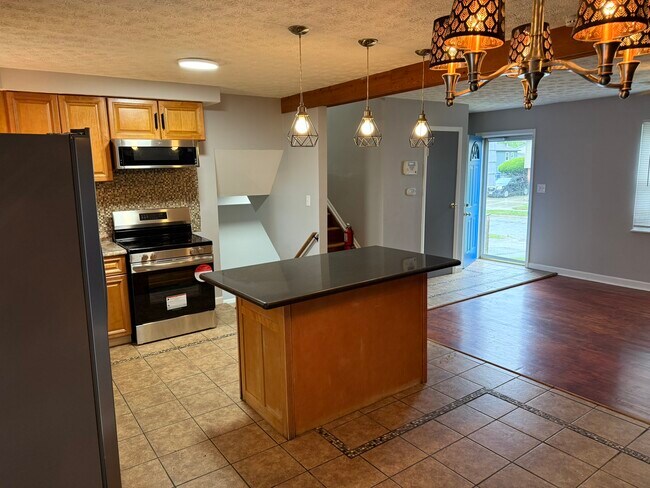 Building Photo - 3317 Quaker Rd
