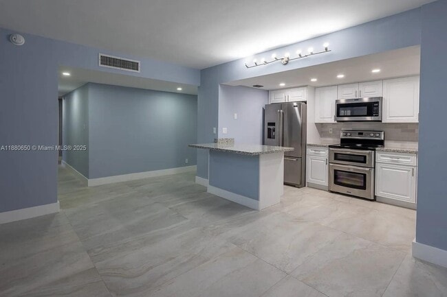 Building Photo - 20350 W Country Club Dr