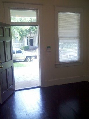 Building Photo - 818 E Henry St