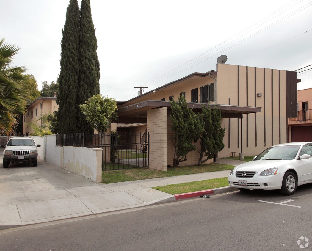 Foto del edificio - 6364 Cedar St