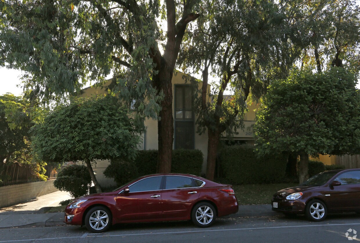 Foto del edificio - 2027 Halford Ave