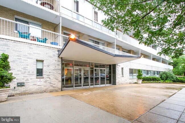 Foto del edificio - 730 24th St NW