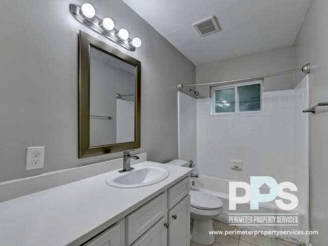 Foto del edificio - 221 Lampkin St NE