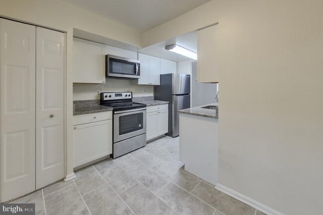 Building Photo - 4939 McFarland Dr