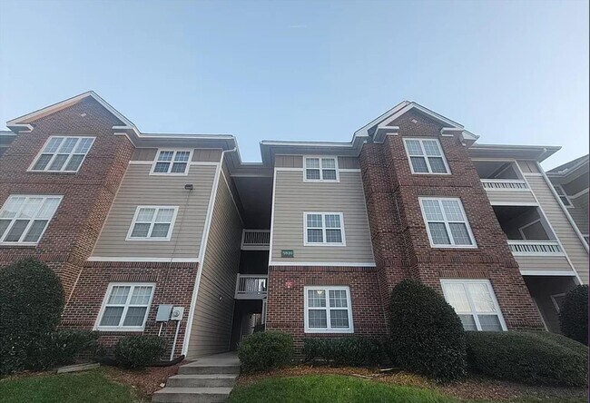 Building Photo - 9810 Campus Walk Ln