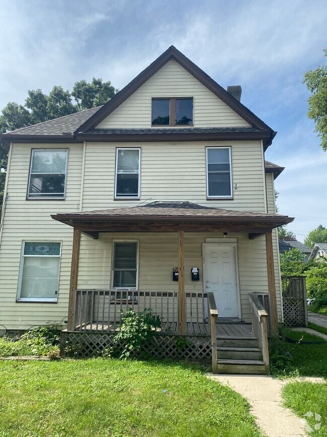 Building Photo - 621 Douglas Ct
