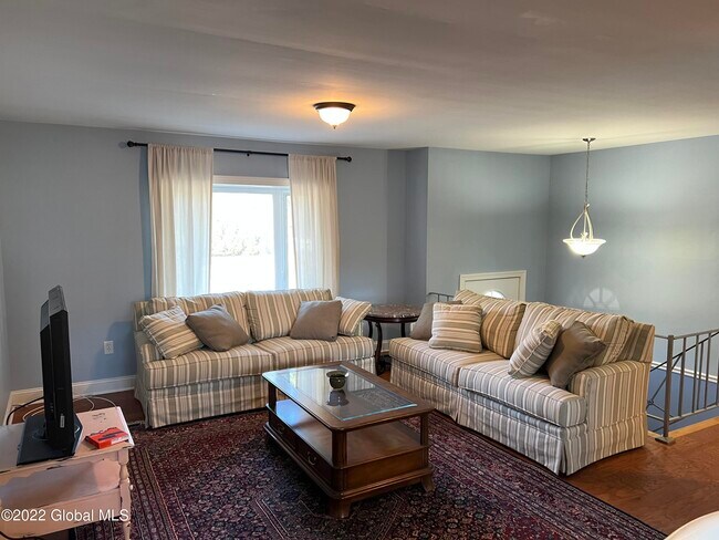 Foto del edificio - 1 Marjorie Dr