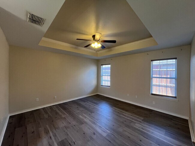 Foto del edificio - BRICK HOME QUICK COMMUTE TO CROSSTOWN SOUTH