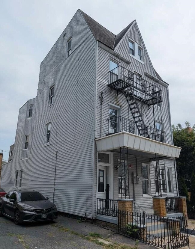 Building Photo - 10 Sherman Pl