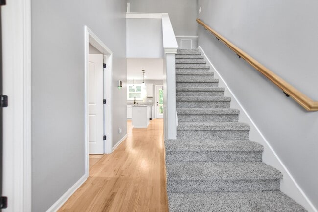 Building Photo - Pet Friendly Three Bedroom!