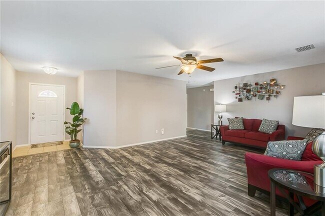 Building Photo - 924 Mosaic Dr