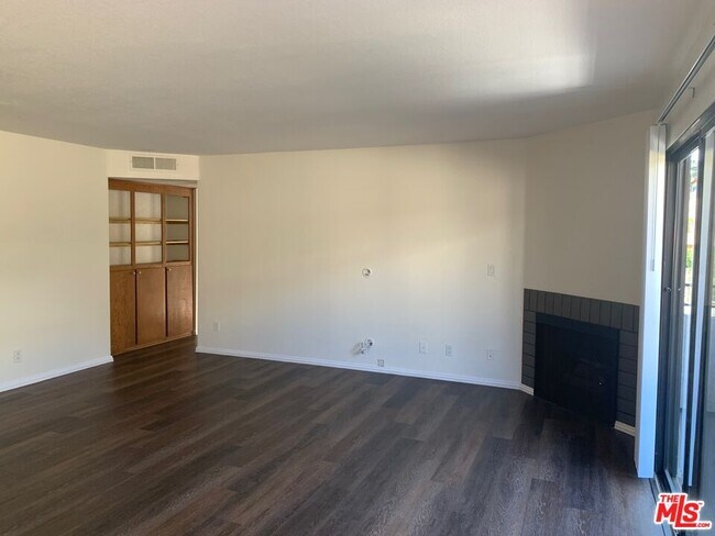 Foto del edificio - 4353 Coldwater Canyon Ave