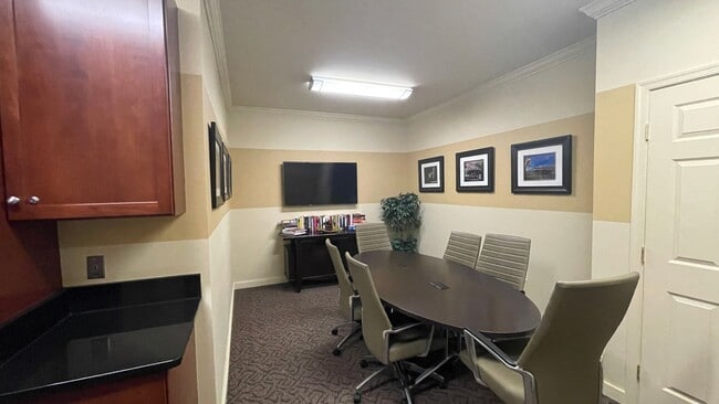 Foto del edificio - Lavish 1 BR/ 1 BA Condo in Bethesda!