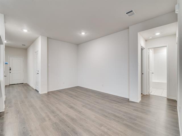 Building Photo - 1001 Whispering Oak Dr