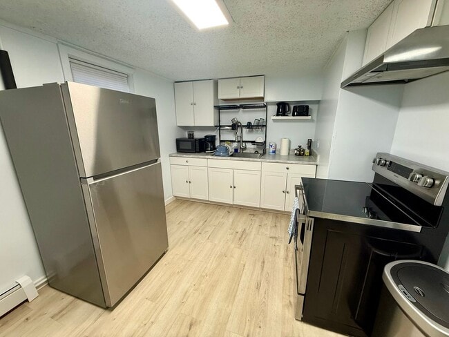 Building Photo - 760 8th Ave