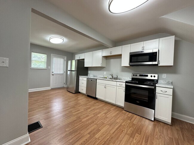 Building Photo - MPG387-389