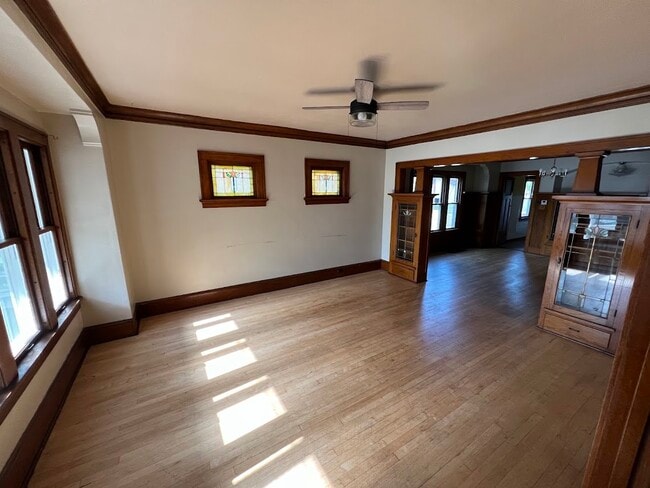 Building Photo - 1515 S 57th St