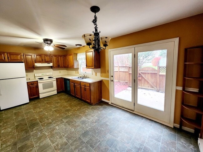 Building Photo - 3 Bedroom 1.5 Bath Available in Elizabethtown!