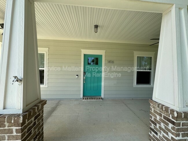 Building Photo - 1416 E Baars St